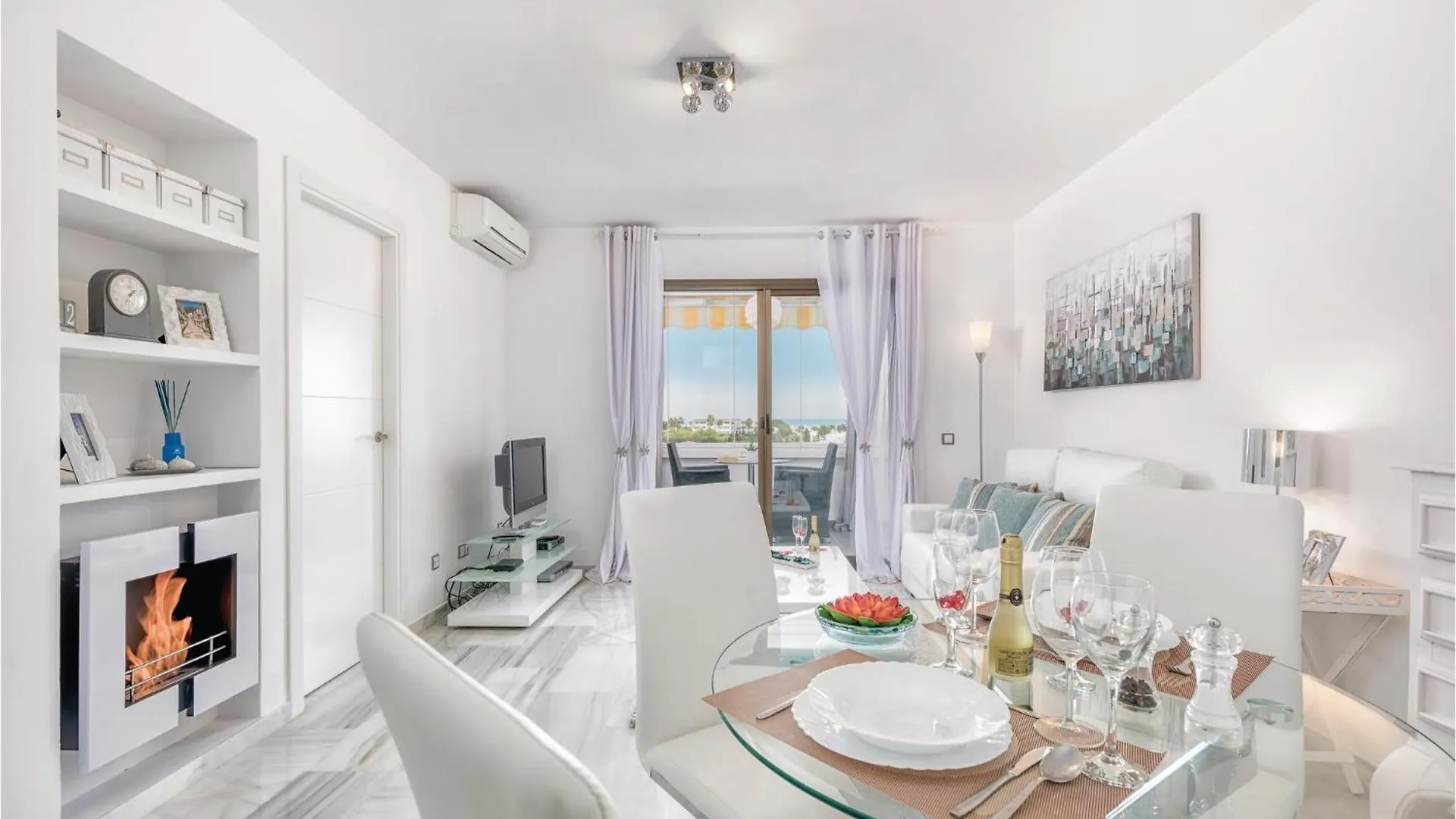 2 Bedroom Lovely Apartment In Mijas Costa Sitio de Calahonda