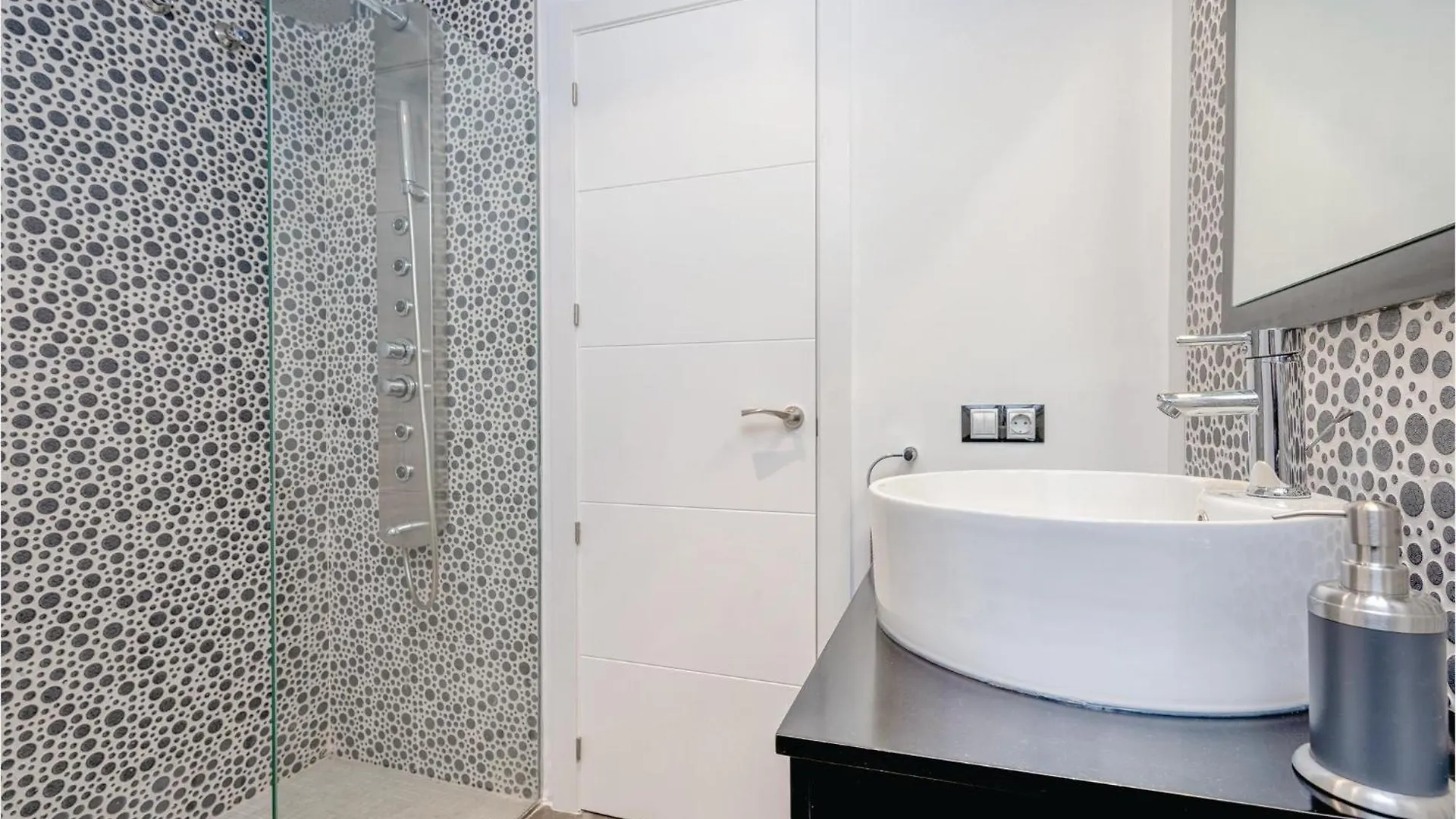 2 Bedroom Lovely Apartment In Mijas Costa Sitio de Calahonda Spain