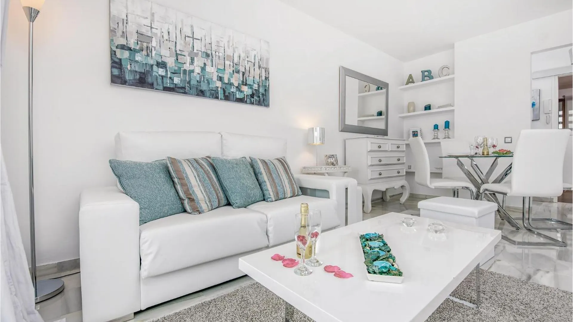 2 Bedroom Lovely Apartment In Mijas Costa Sitio de Calahonda 0*,